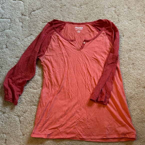 Old Navy Baseball Tee in Orange and Red. - Picture 3 of 7